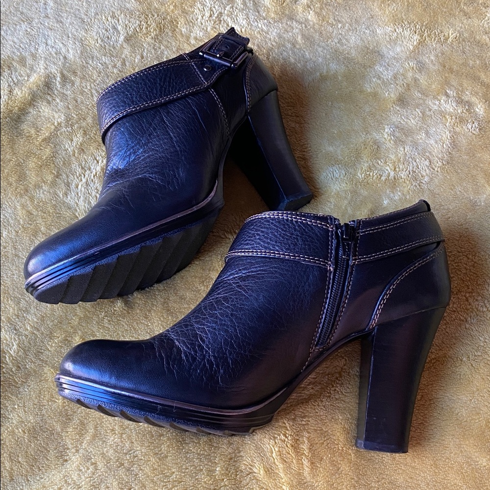 Sofft Black Leather Ankle Boots with Buckle - Picture 5 of 8